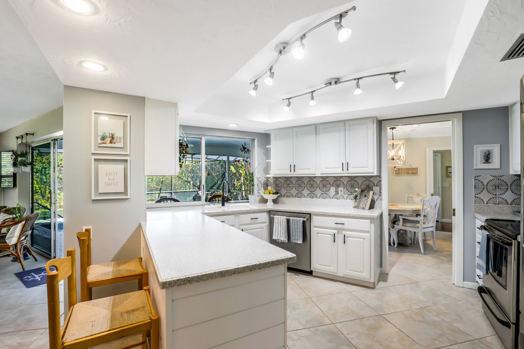 4459 Parrot Ave, Naples, FL 34104