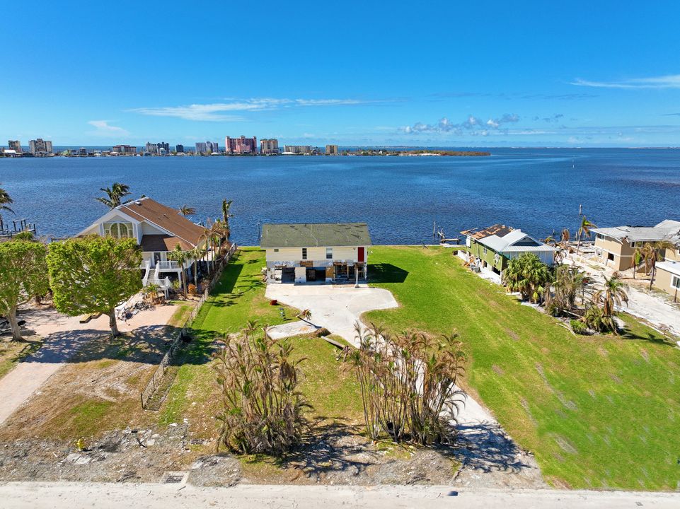 932 San Carlos Dr, Fort Myers Beach, FL 33931