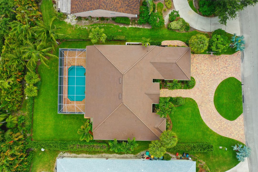 1905 Fairfax Cir, Naples, FL 34109