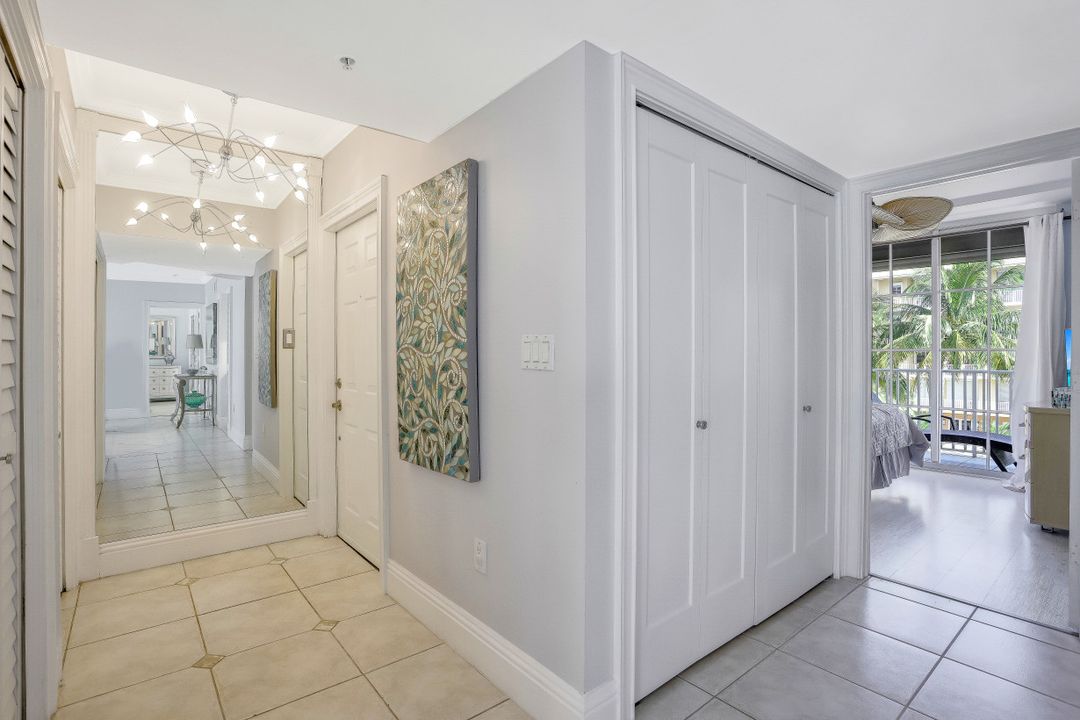 9577 Gulf Shore Dr #301, Naples, FL 34108