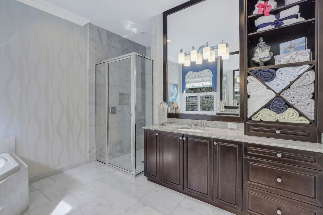 3987 Bering Ct, Naples, FL 34119