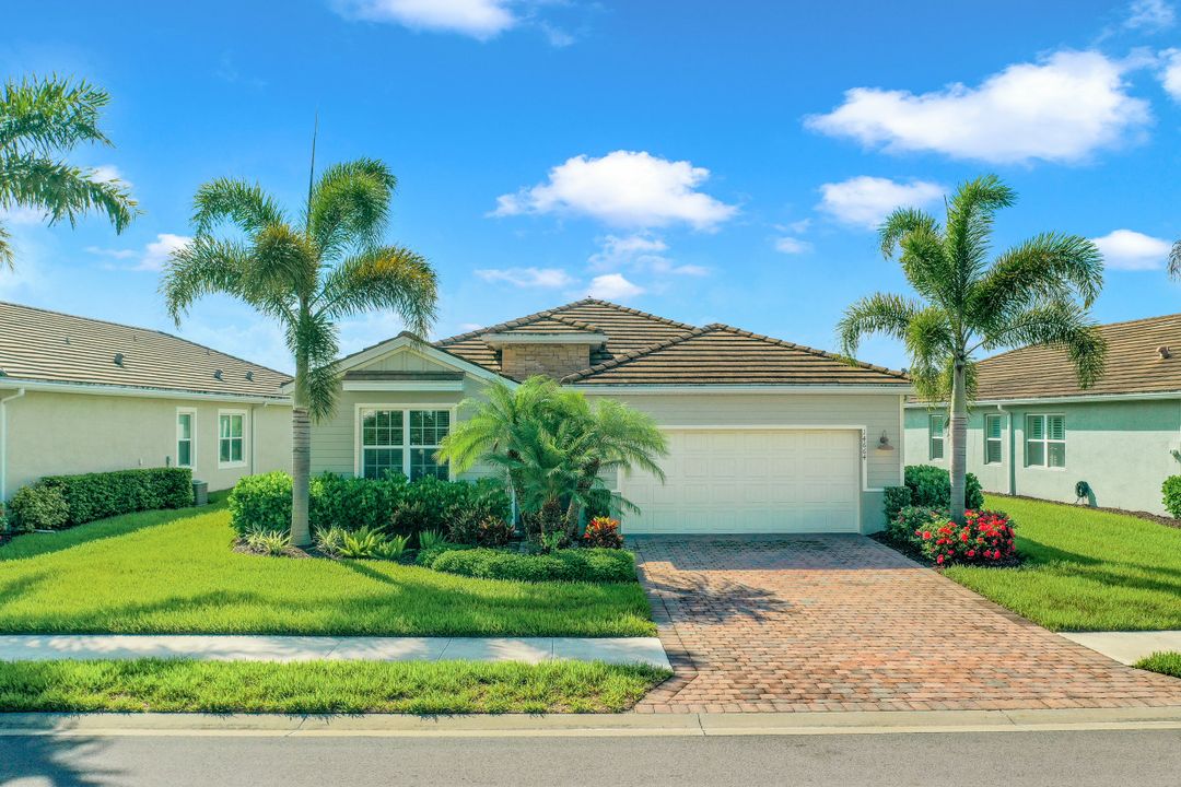 14664 Topsail Dr, Naples, FL 34114