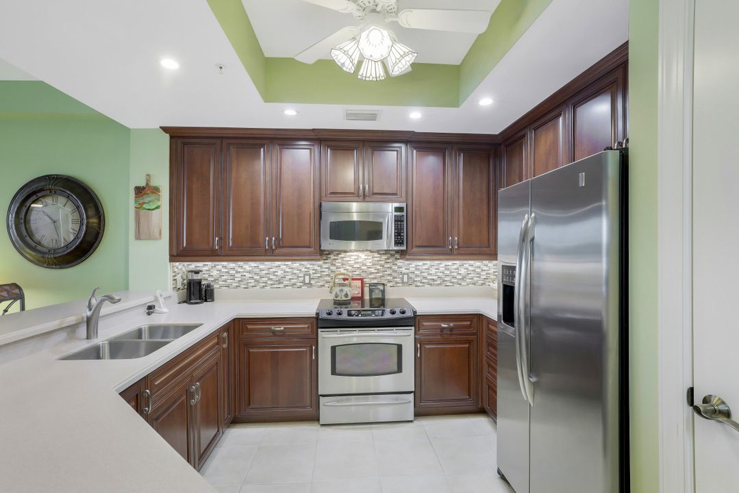 5706 Cape Harbour Dr #110, Cape Coral, FL 33914