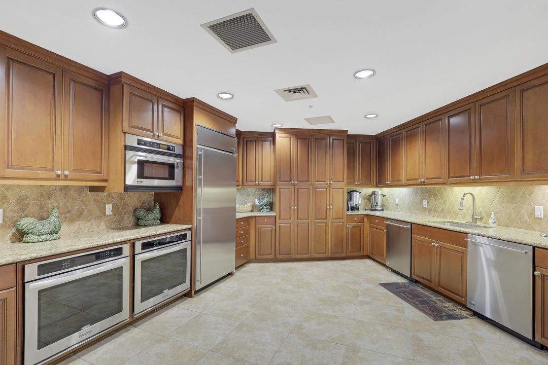 980 Cape Marco Dr #906, Marco Island, FL 34145