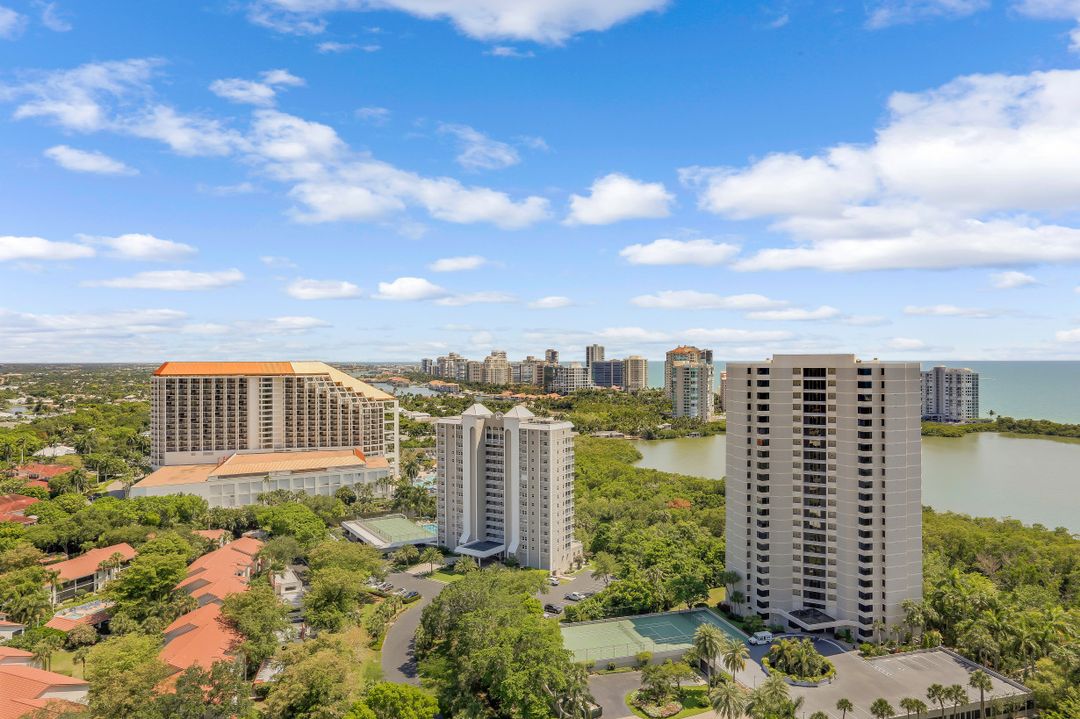 5601 Turtle Bay Dr, Naples, FL 34108