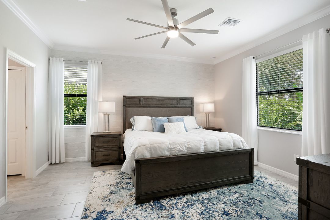 9385 Glenforest Dr, Naples, FL 34120