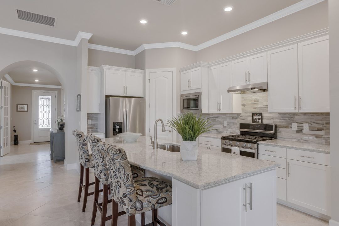 9350 Greyhawk Trl, Naples, FL 34120