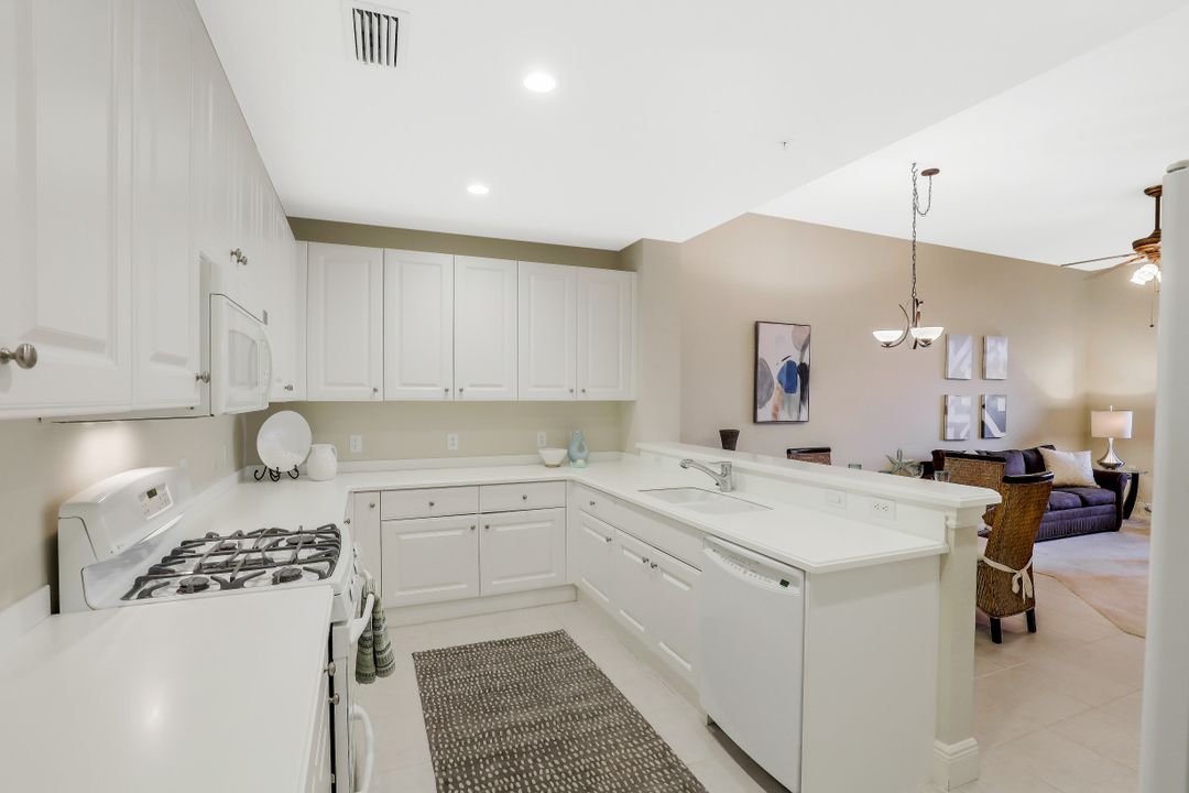 9205 Museo Cir #103, Naples, FL 34114