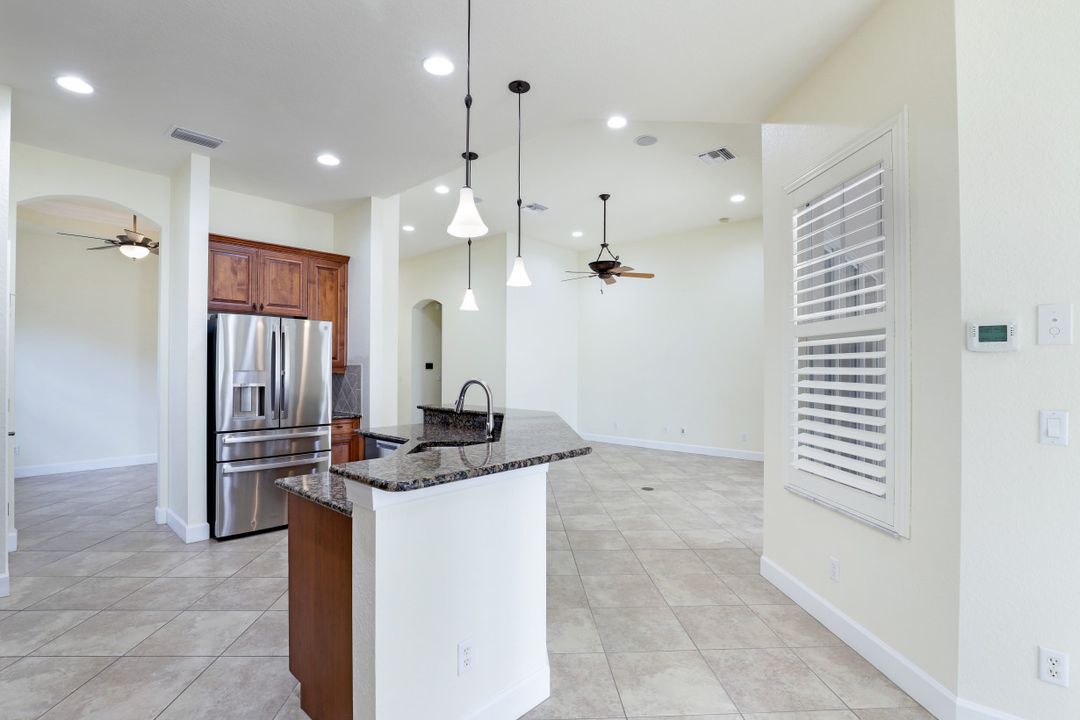 9176 Quartz Ln, Naples, FL 34120