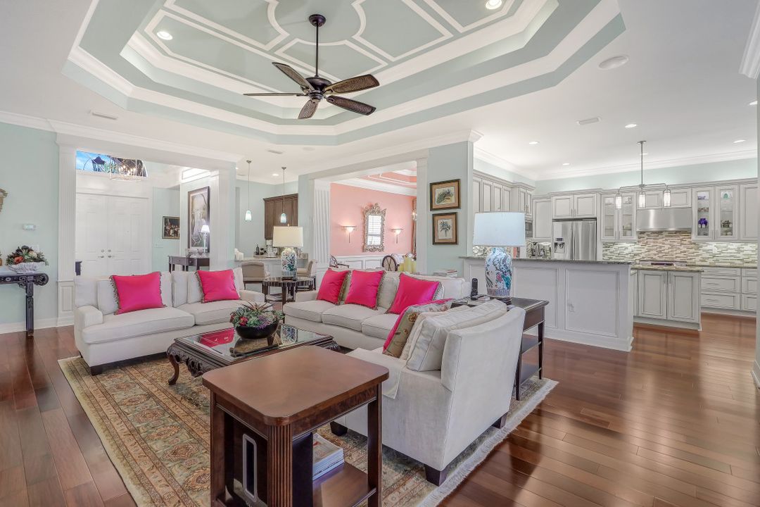 3987 Bering Ct, Naples, FL 34119