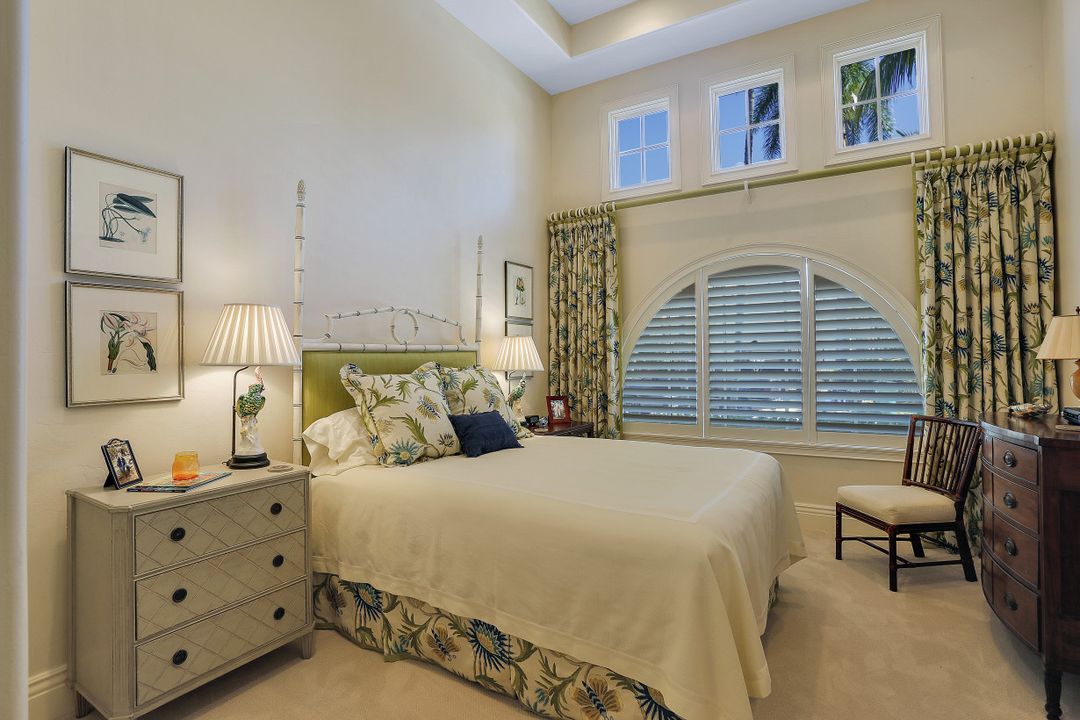 2911 Tiburon Blvd E, Naples, FL 34109