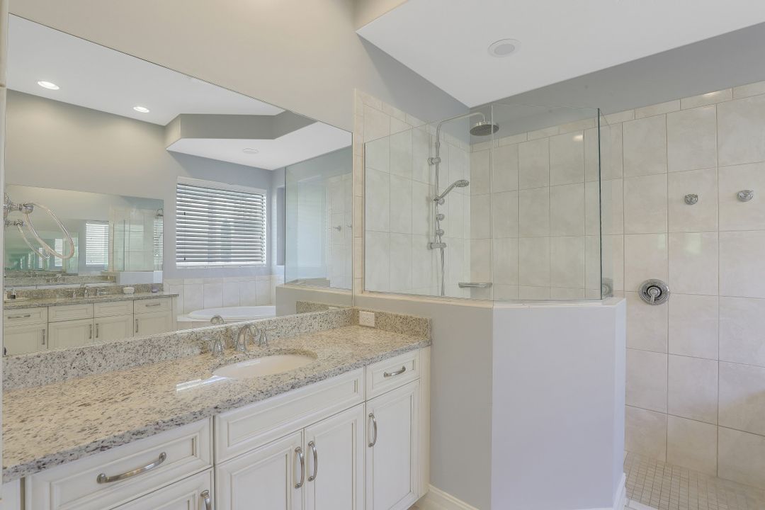 15907 Secoya Reserve Cir, Naples, FL 34110