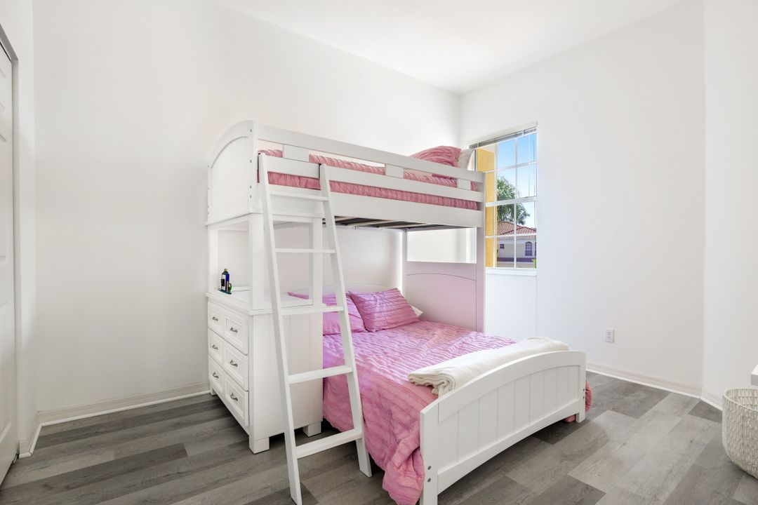 600 Lambiance Cir, Naples, FL 34108