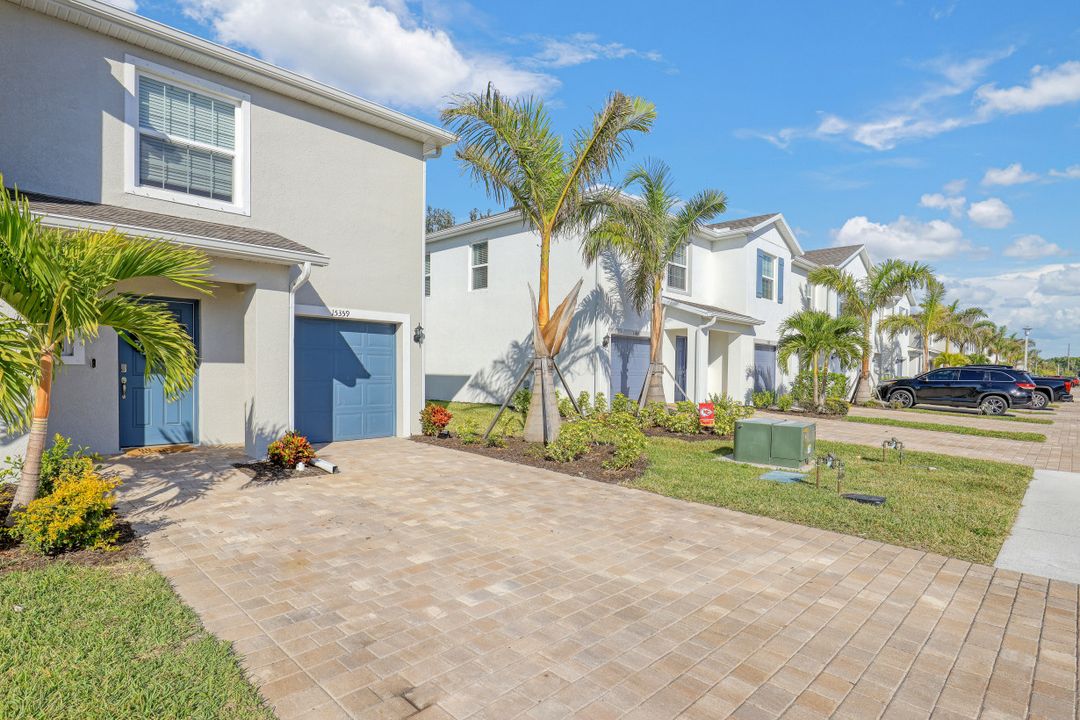 15359 Wildflower Cir, Naples, FL 34119