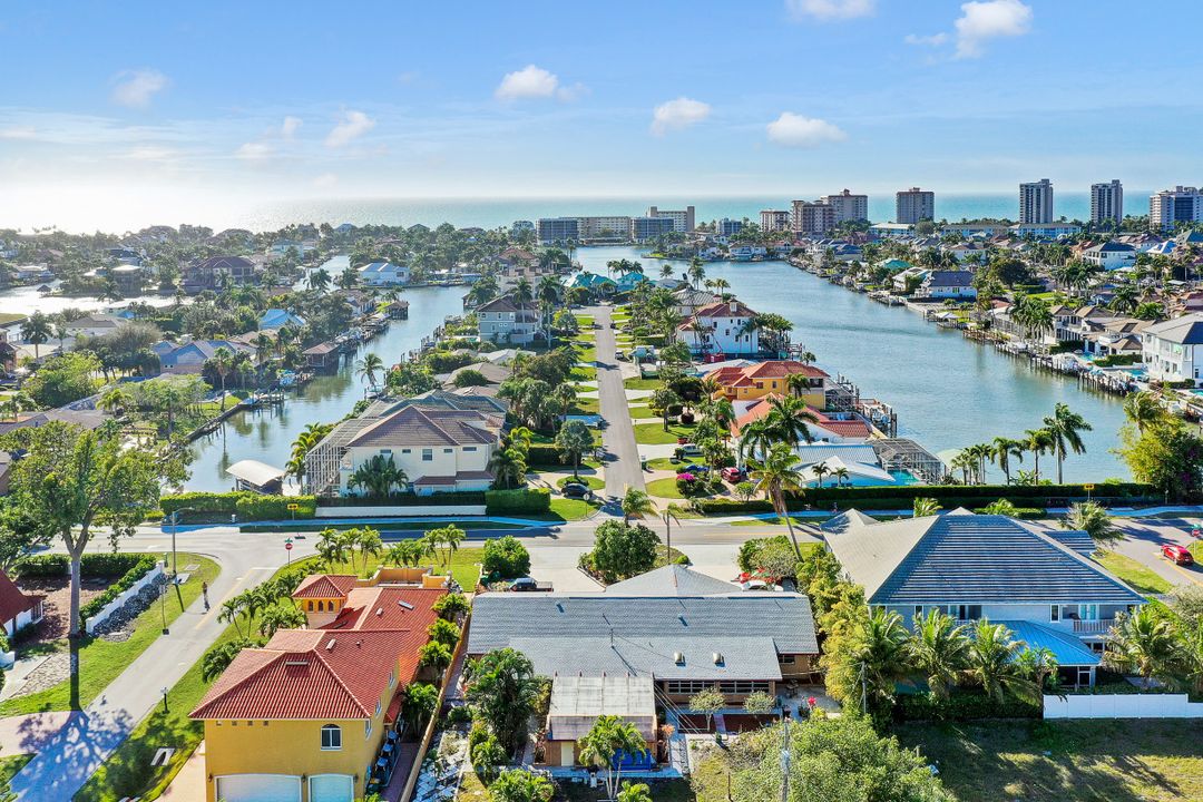 10442 Vanderbilt Dr, Naples, FL 34108