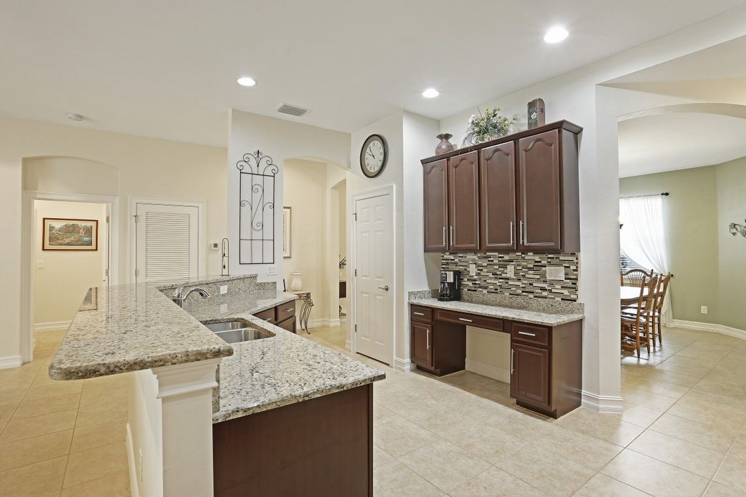 2548 Ashbury Cir, Cape Coral, FL 33991