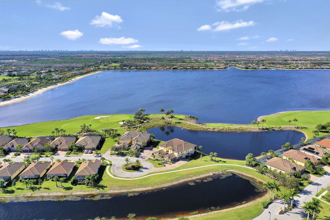 9060 Siesta Bay Dr #201, Naples, FL 34120
