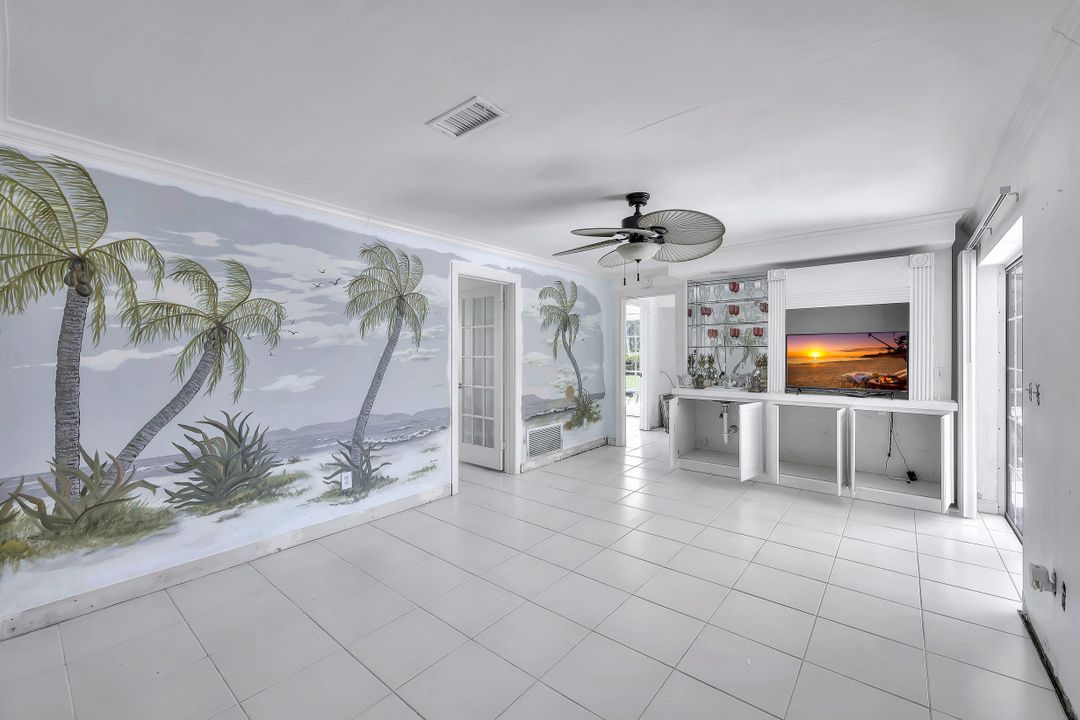 3000 Crayton Rd, Naples, FL 34103