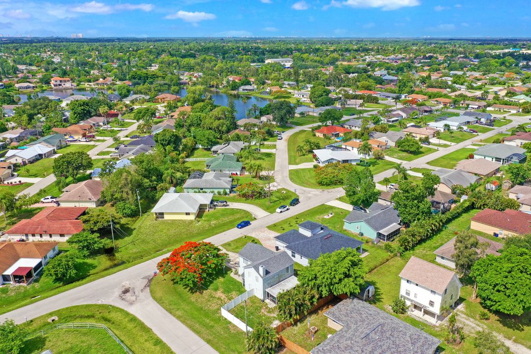 8365 Tahiti Rd, Fort Myers, FL 33967