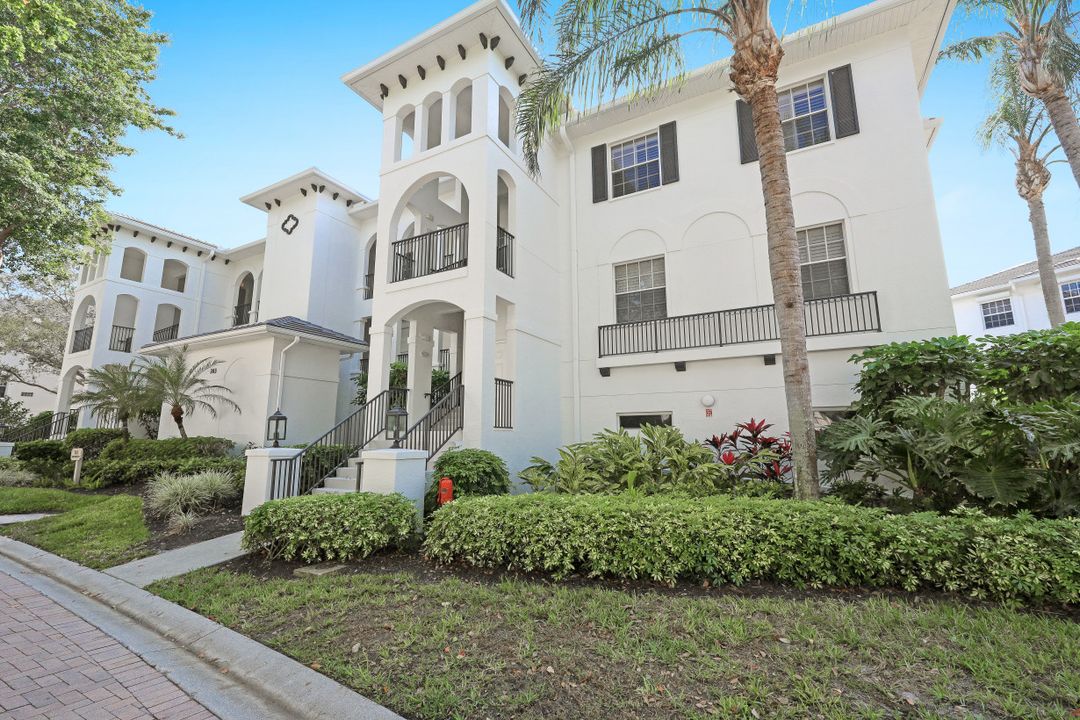 743 Bentwater Cir #203, Naples, FL 34108