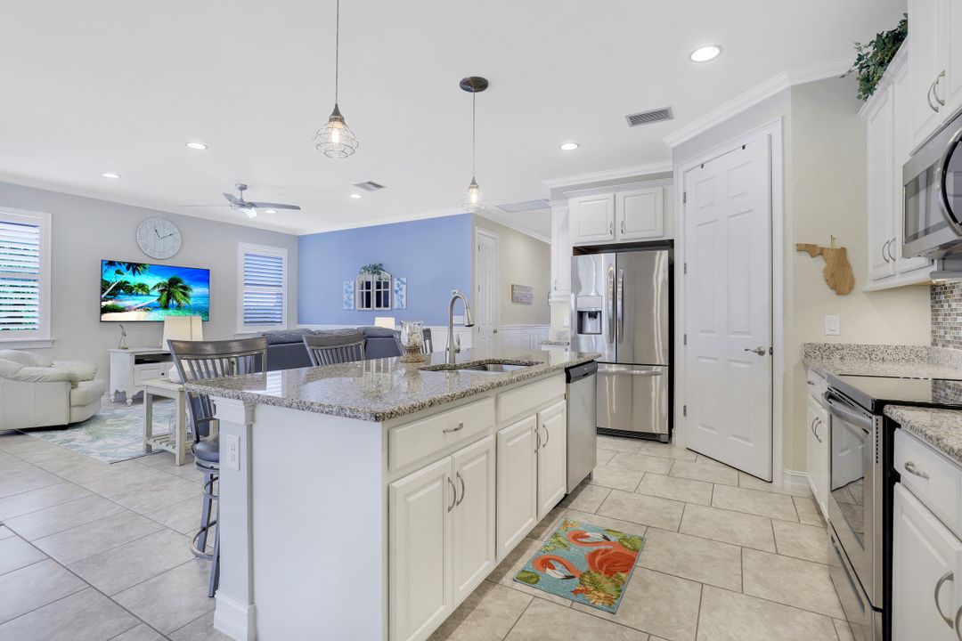 3121 Amadora Cir, Cape Coral, FL 33909