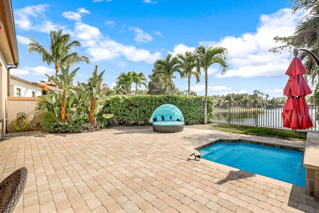 7919 Cordoba Pl, Naples, FL 34113