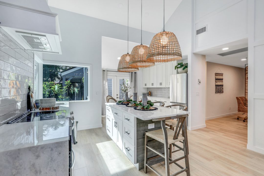 651 Bridge Way Ln, Naples, FL 34108