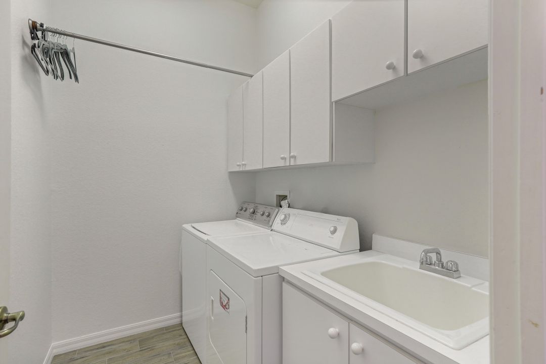 4235 SE 20th Pl #B305, Cape Coral, FL 33904