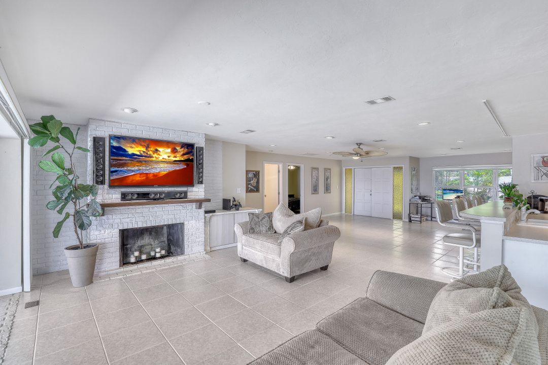 256 Bayshore Dr, Cape Coral, FL 33904