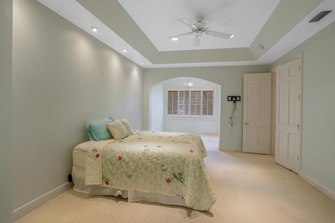 630 Via Mezner #1001, Naples, FL 34108