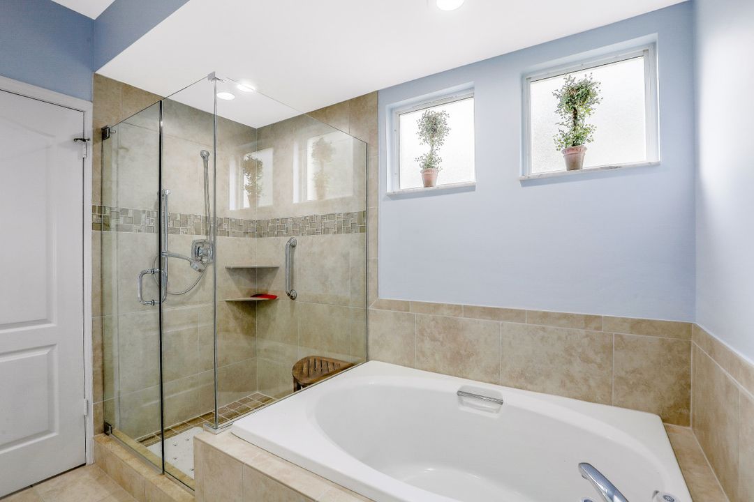 5801 Glencove Dr #503, Naples, FL 34108