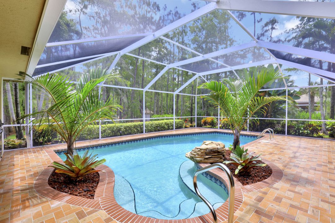 940 Oakes Blvd, Naples, FL 34119