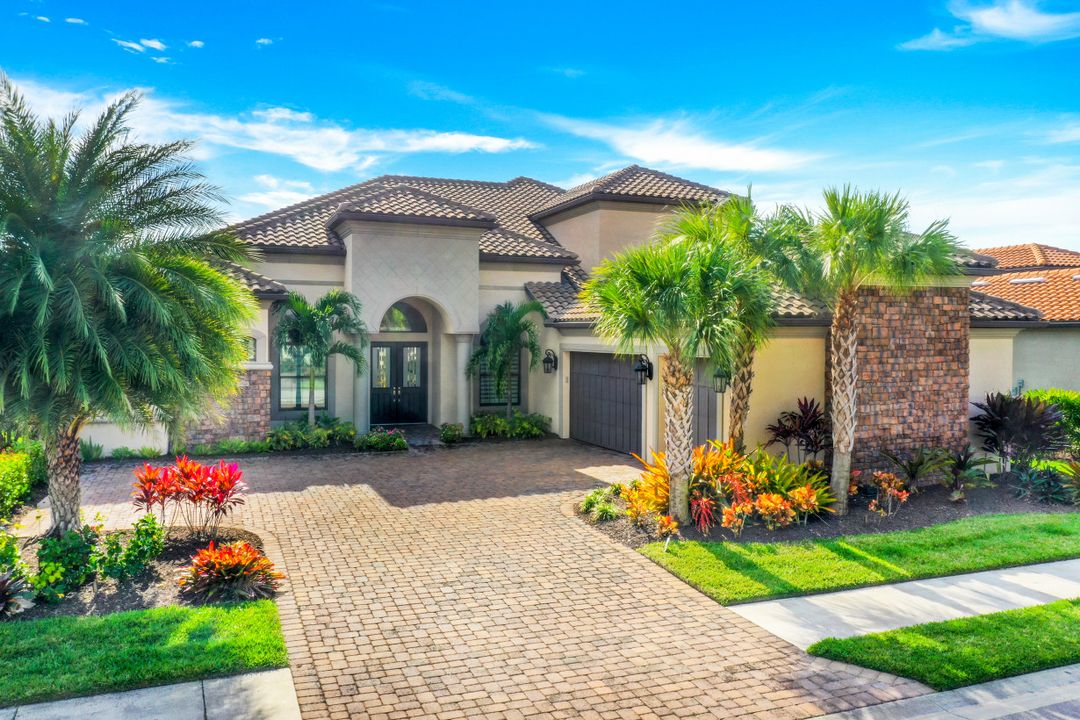 9086 Sorreno Ct, Naples, FL 34119