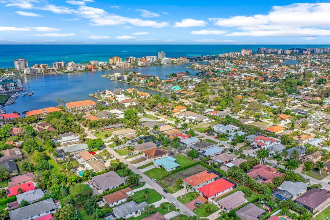 541 92nd Ave N, Naples, FL 34108