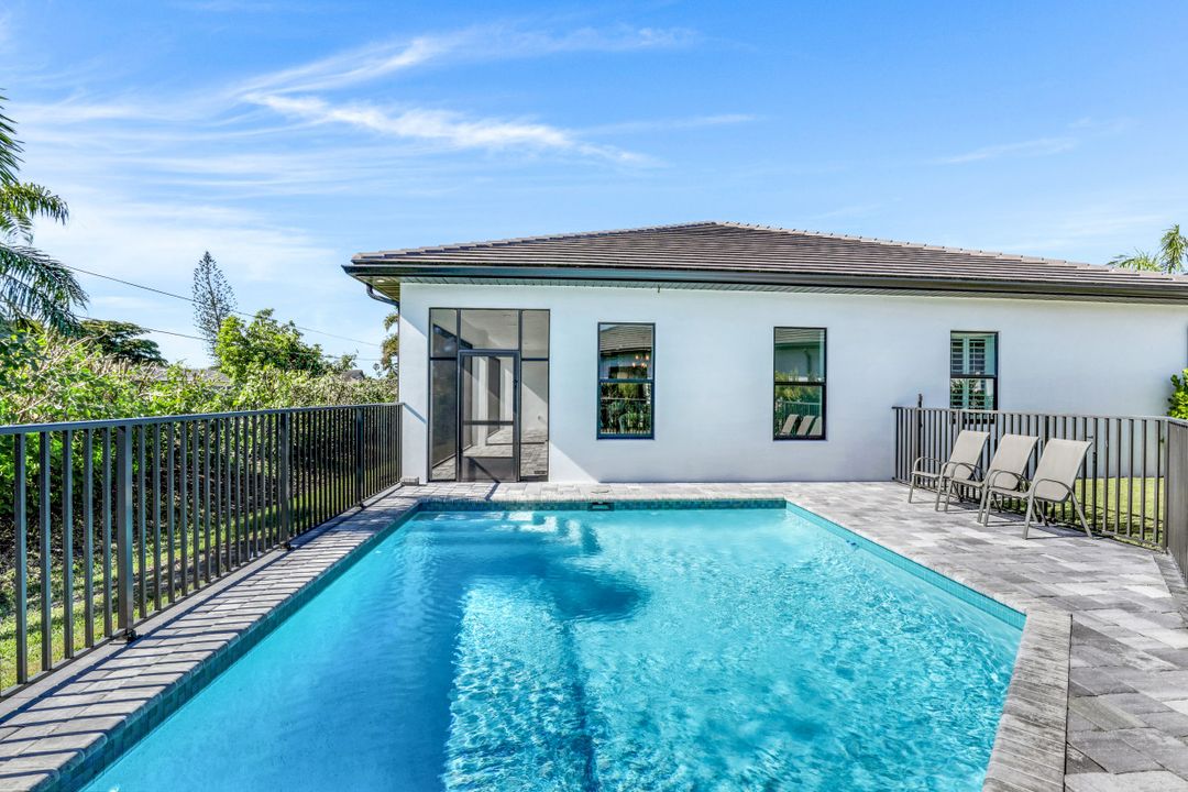 226 Legacy Ct, Naples, FL 34110