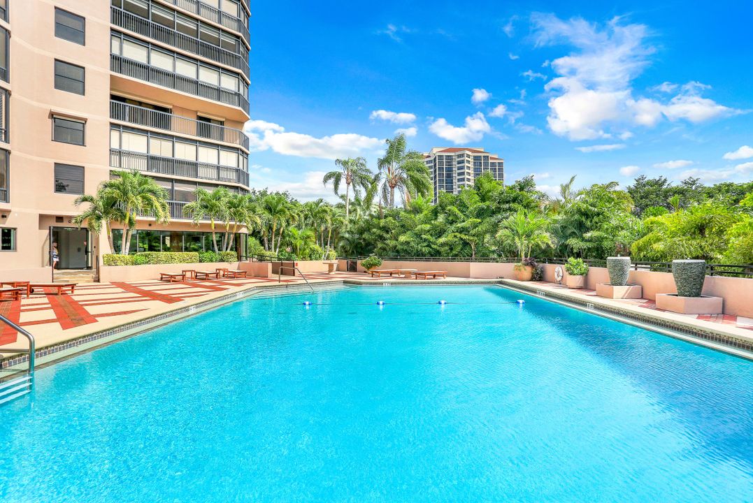 6075 Pelican Bay Blvd #506, Naples, FL 34108