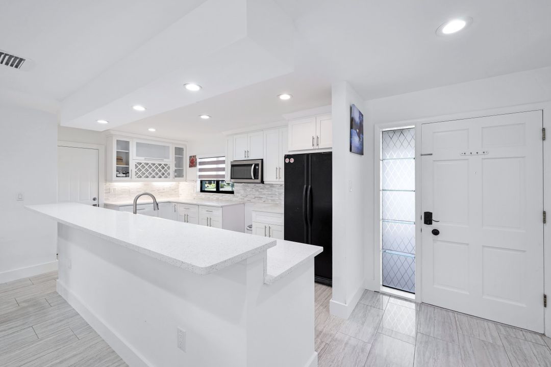 5243 SW 3rd Ave, Cape Coral, FL 33914