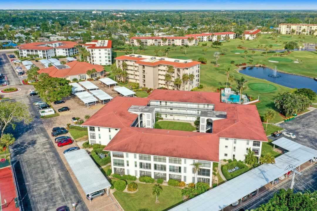 53 High Point Cir W #107, Naples, FL 34103