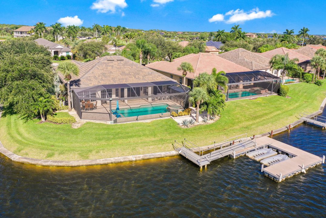 8826 Spinner Cove Ln, Naples, FL 34120