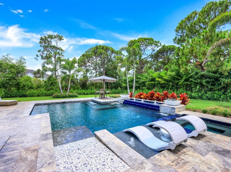 359 Warwick Way, Naples, FL 34110