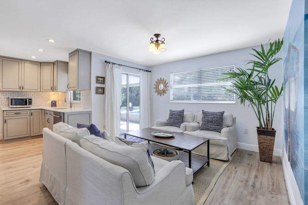 580 105th Ave N, Naples, FL 34108