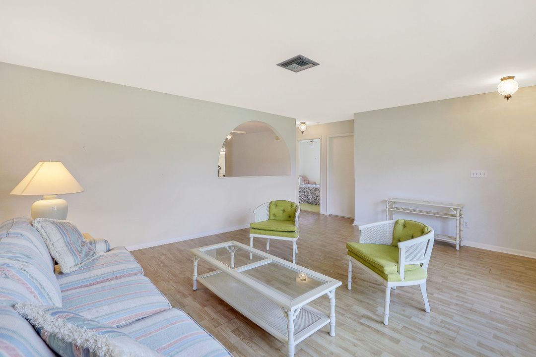 691 104th Ave N, Naples, FL 34108