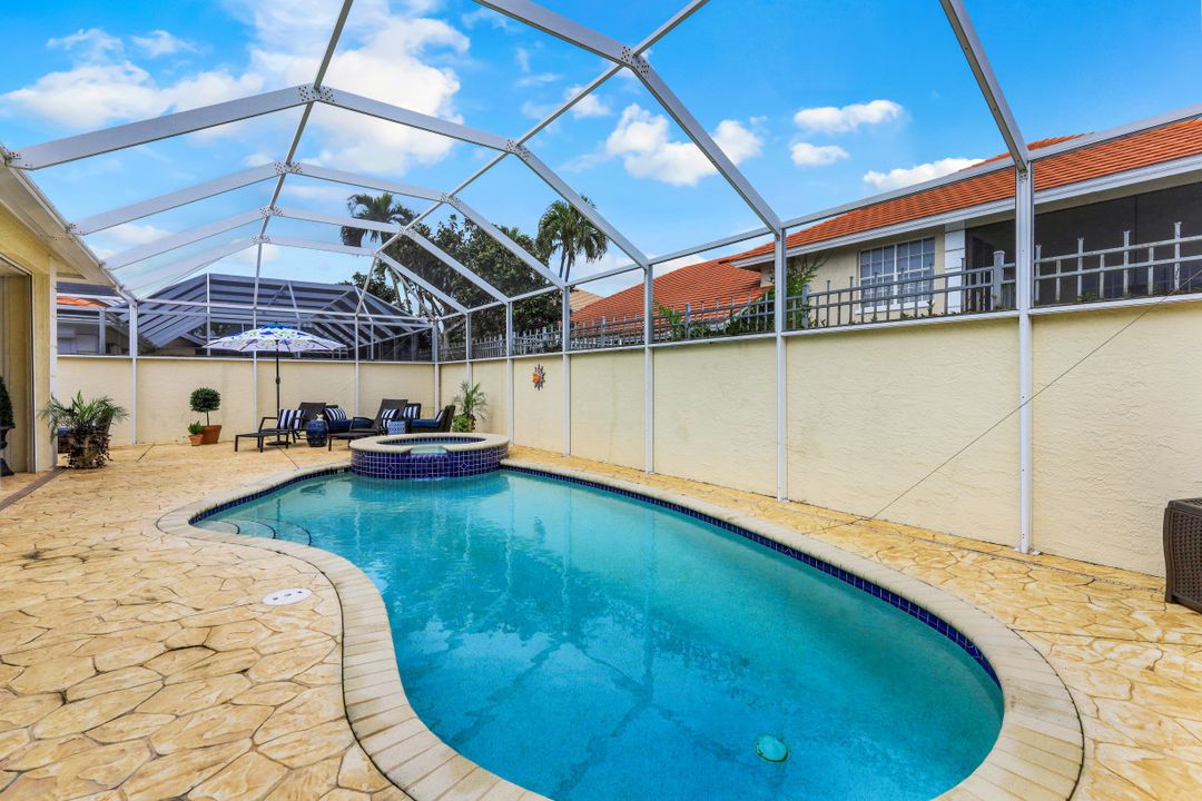 2208 Paget Cir, Naples, FL 34112