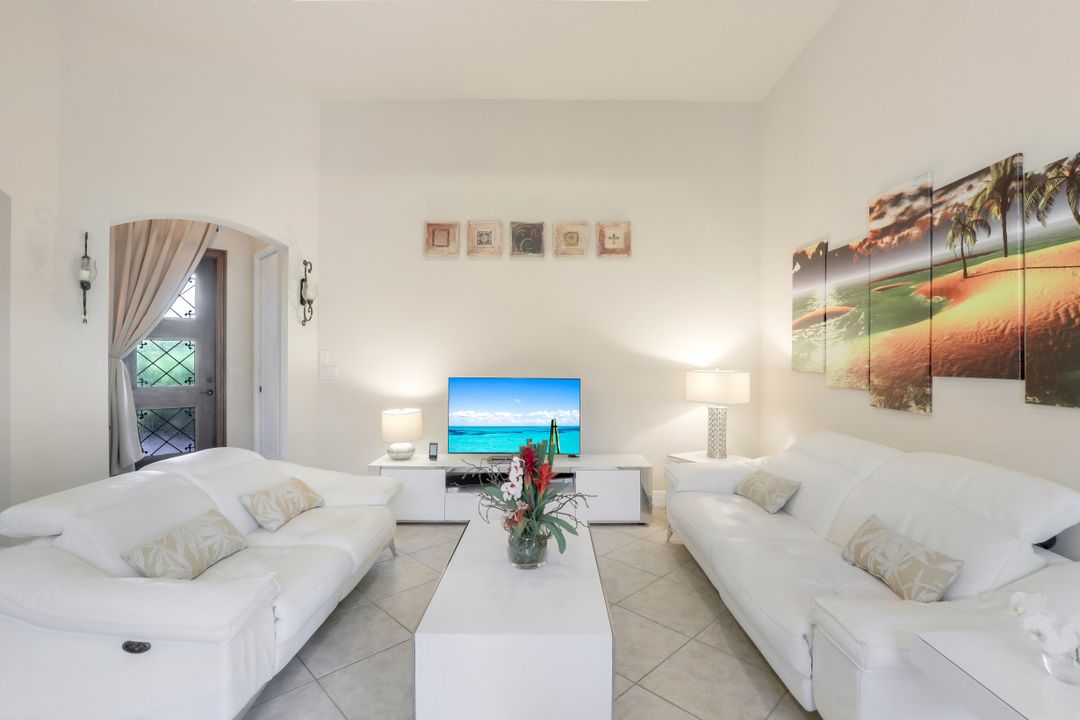 7919 Cordoba Pl, Naples, FL 34113