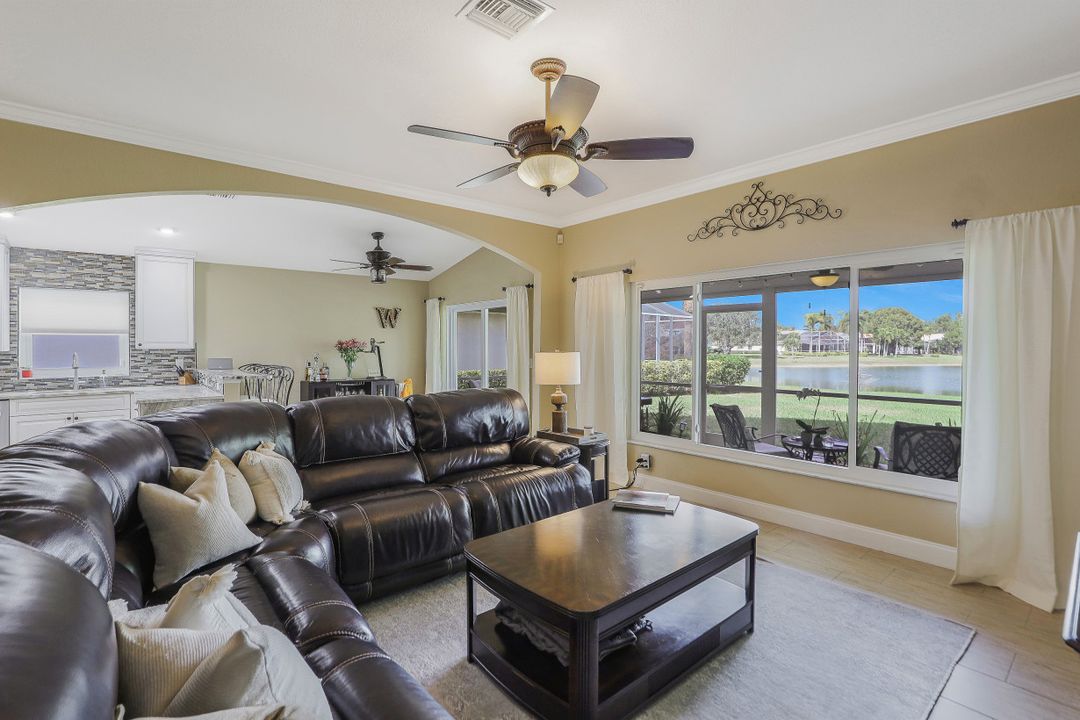 7433 Meldin Ct, Naples, FL 34104