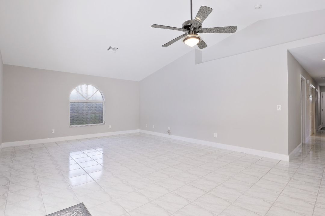 718 95th Ave N, Naples, FL 34108