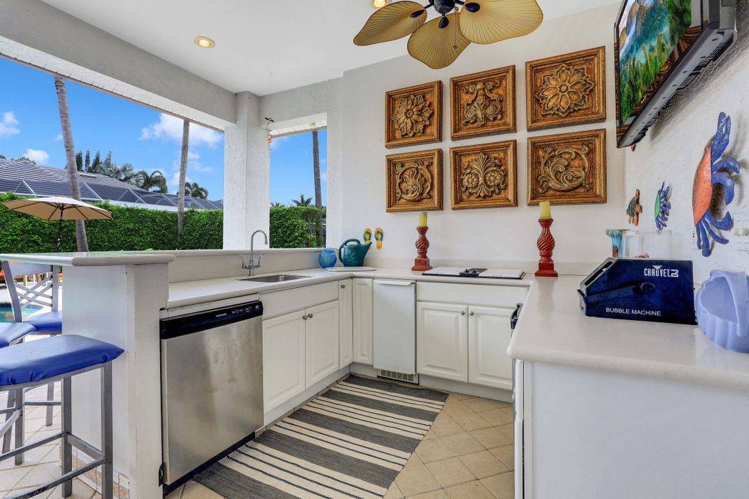 9925 Clear Lake Cir, Naples, FL 34109