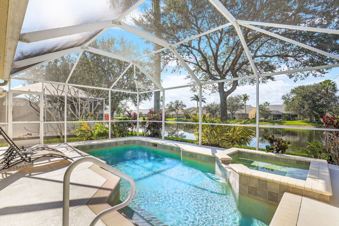 8173 Tauren Ct, Naples, FL 34119