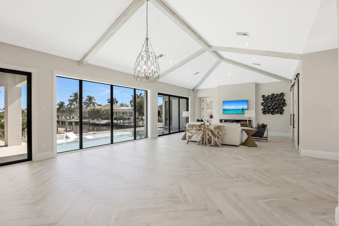 950 Bonita Ct, Marco Island, FL 34145