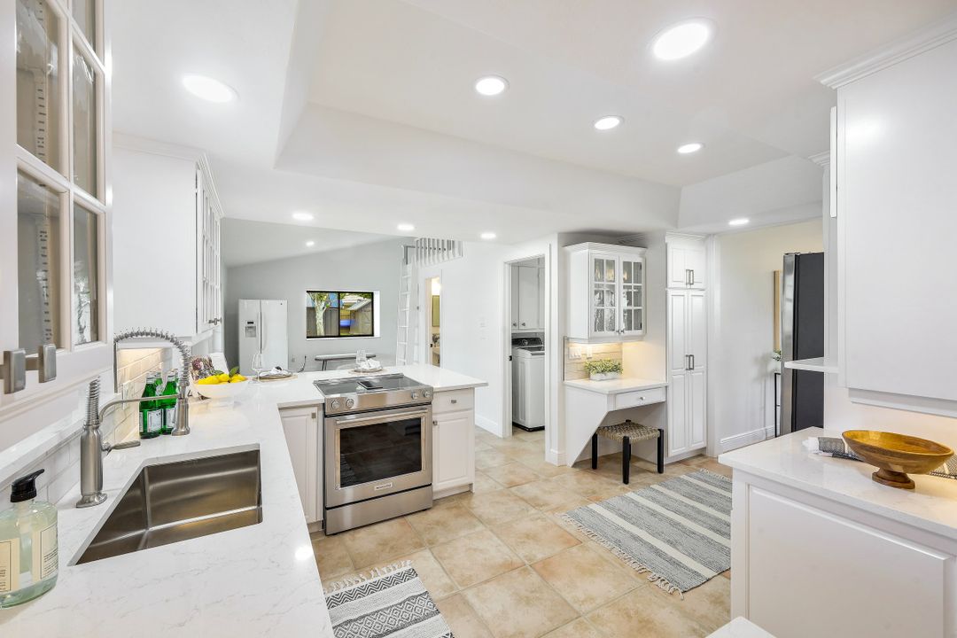 438 Lagoon Ave, Naples, FL 34108